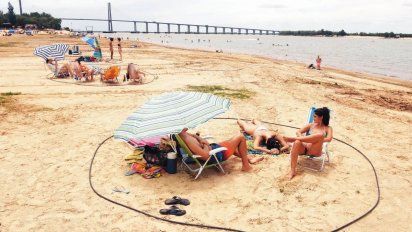 A los protocolos sanitarios por el coronavirus en las playas rosarinas se suma la prohibición de fumar.