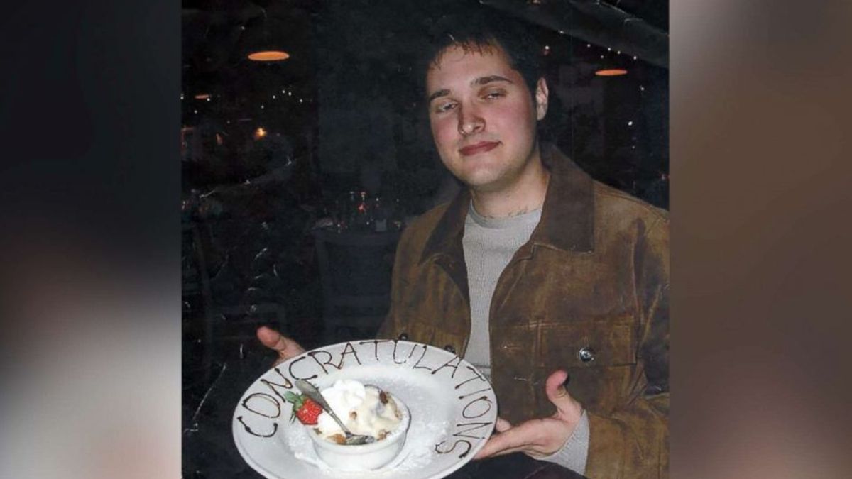 Bart Whitaker festejando su supuesta graduación antes del doble crimen. Bart Whitaker festejando su supuesta graduación antes del doble crimen.