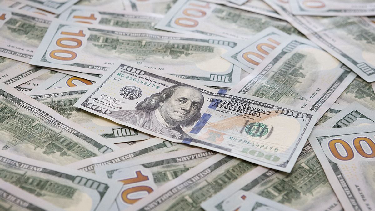 El dólar blue también bajó 5 pesos. El dólar blue también bajó 5 pesos.