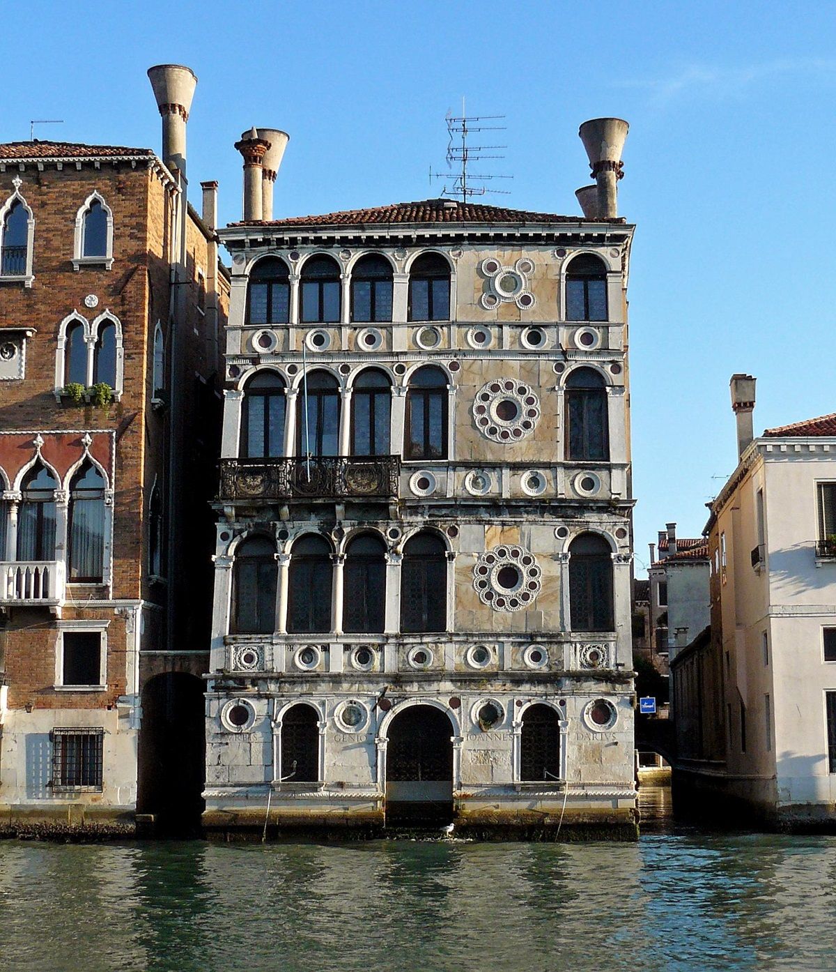 La casa es un ejemplo ideal del Renacimiento veneciano. La casa es un ejemplo ideal del Renacimiento veneciano.