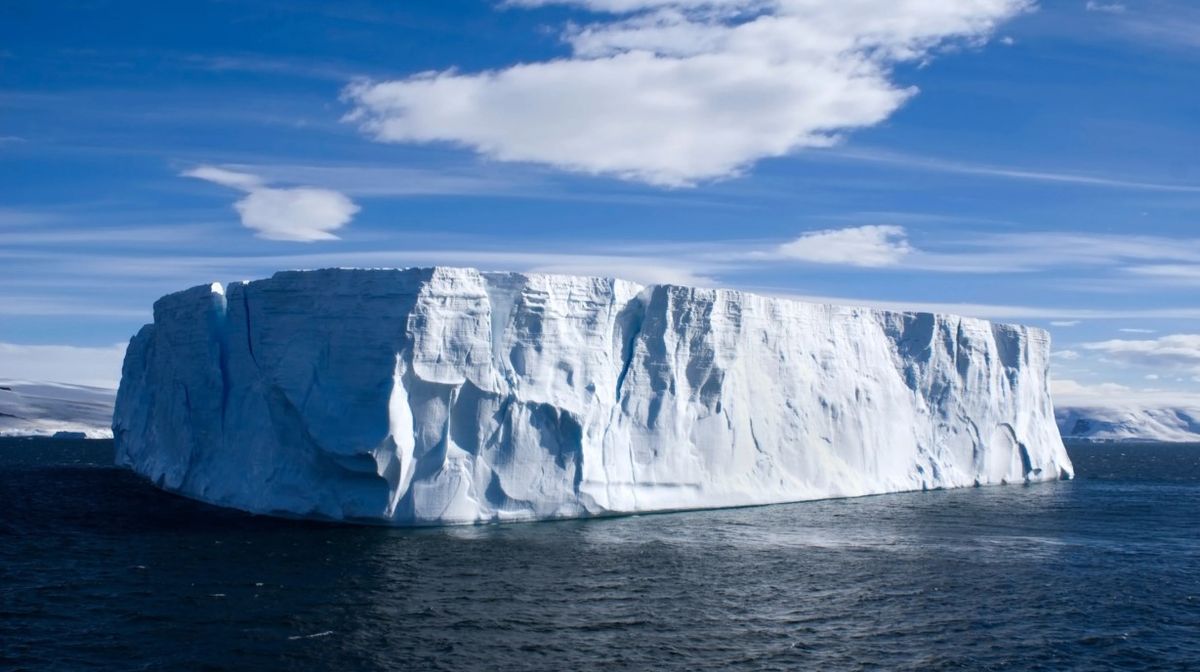 Preocupación en los científicos porque el iceberg más grande del mundo se fragmentó en el sur argentino.