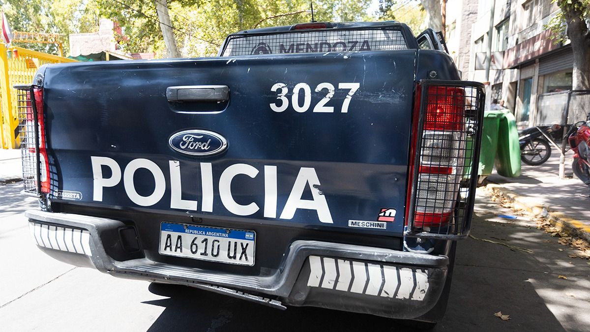 La Policía investiga si la víctima estaba robando cables cuando recibió la descarga eléctrica. La Policía investiga si la víctima estaba robando cables cuando recibió la descarga eléctrica.