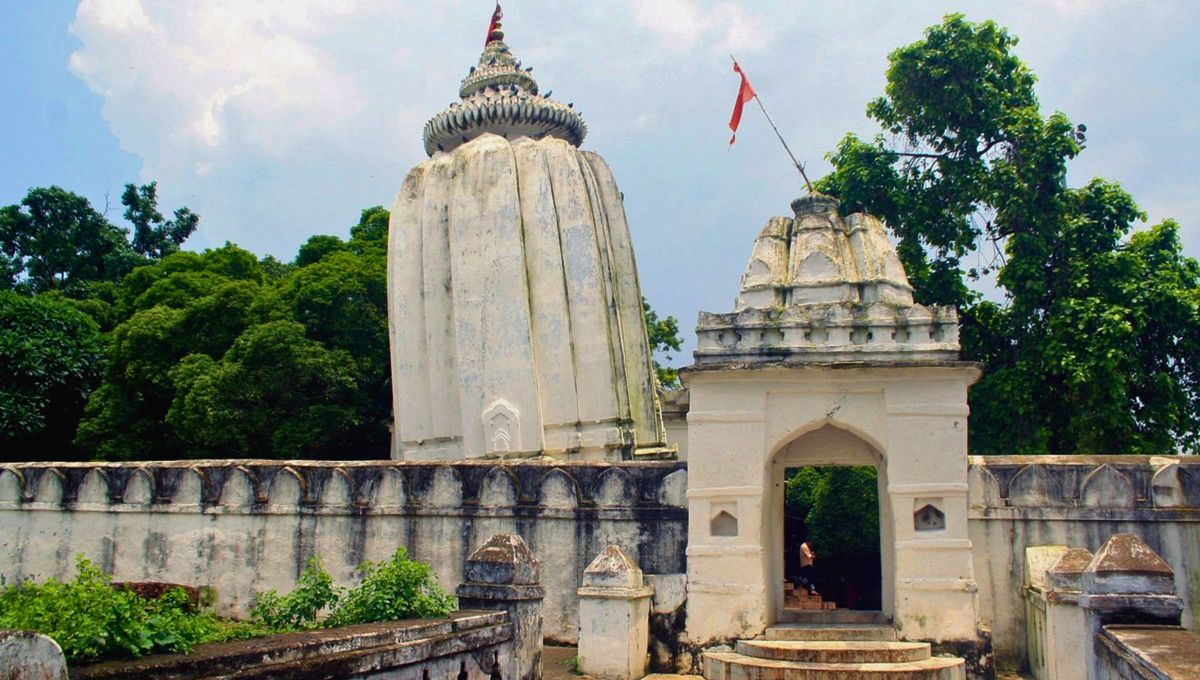 Templo de Huma: es considerado el único templo inclinado del mundo inalterado desde hace 40 o 50 años. Foto Tripadvisor