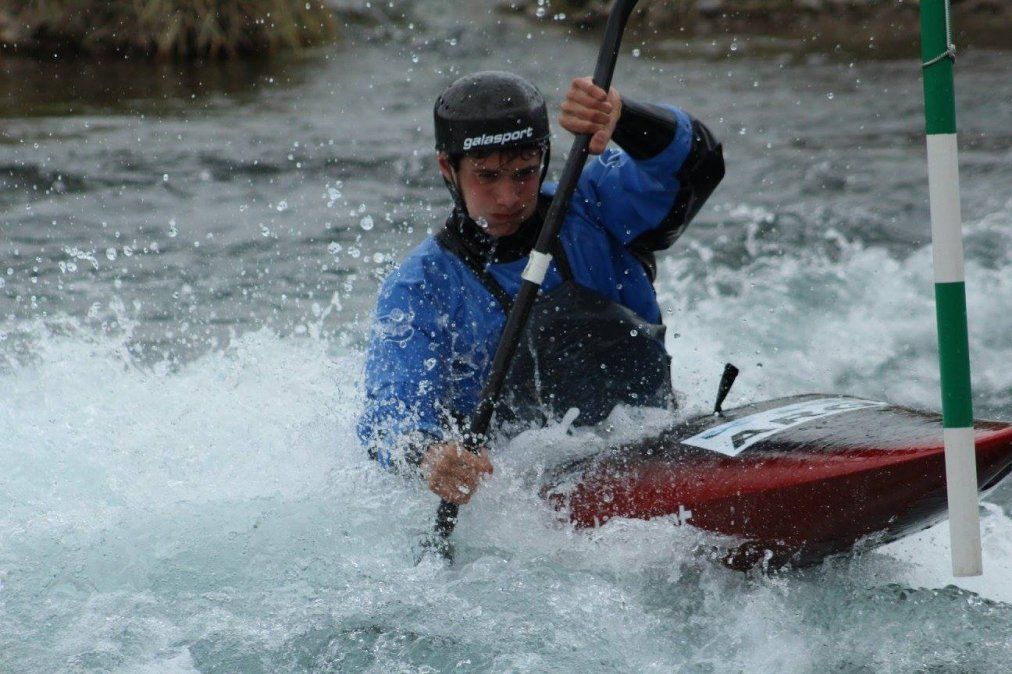 Gerónimo Cortez participa en el circuito mundial de kayak