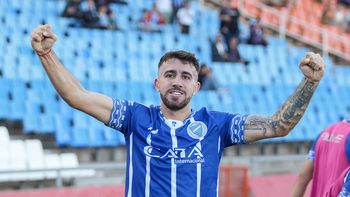 Con sus goles, el pistolero Agustín Auzmendi  empezó a ilusionar a los hinchas de Godoy Cruz