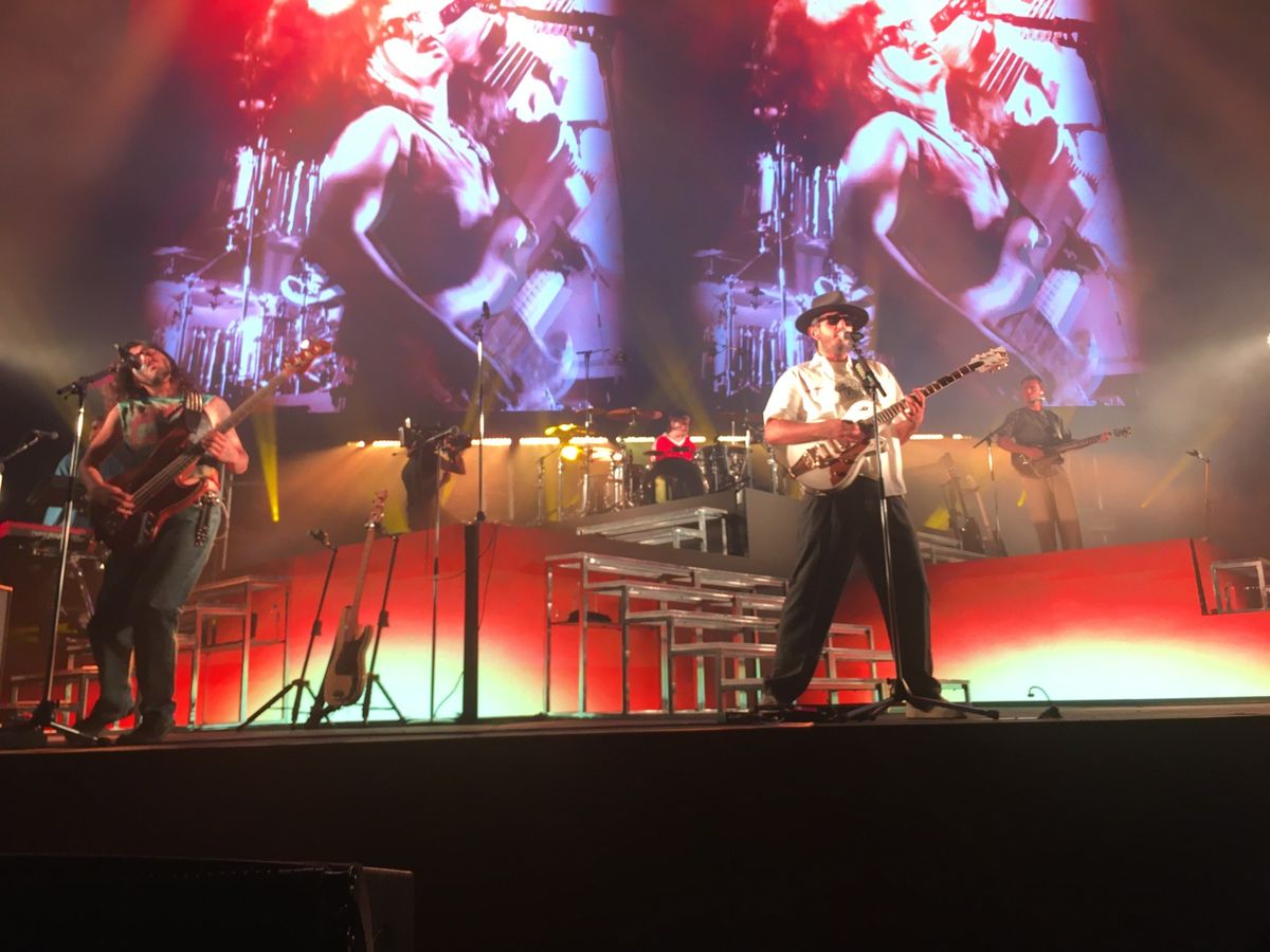 La banda colombiana Morat se present&oacute; ante un Arena Aconcagua repleto.