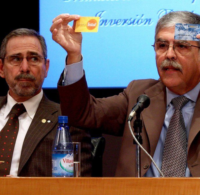 Procesaron y embargaron a De Vido y a Jaime por licitación de contratos