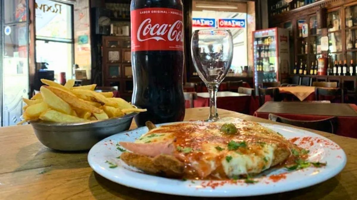 En el barrio de Boedo, Buenos Aires, este bodegón no para de seducir a comensales. En el barrio de Boedo, Buenos Aires, este bodegón no para de seducir a comensales.