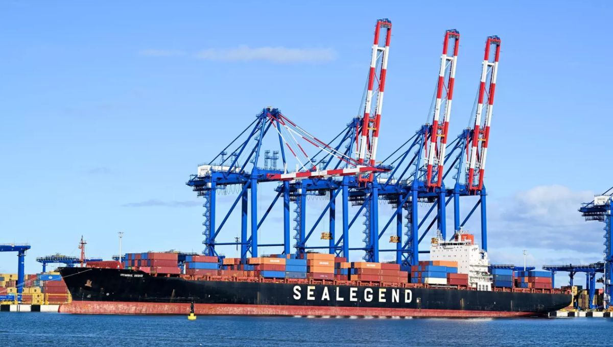 China revoluciona la industria marítima con el primer barco en completar el viaje por la