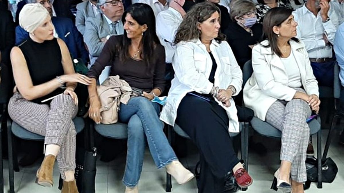 Jimena Latorre sigue haciendo vida normal. Aquí, junto a Natalia Eisenchlas, Ana María Nadal y Mariana Juri.