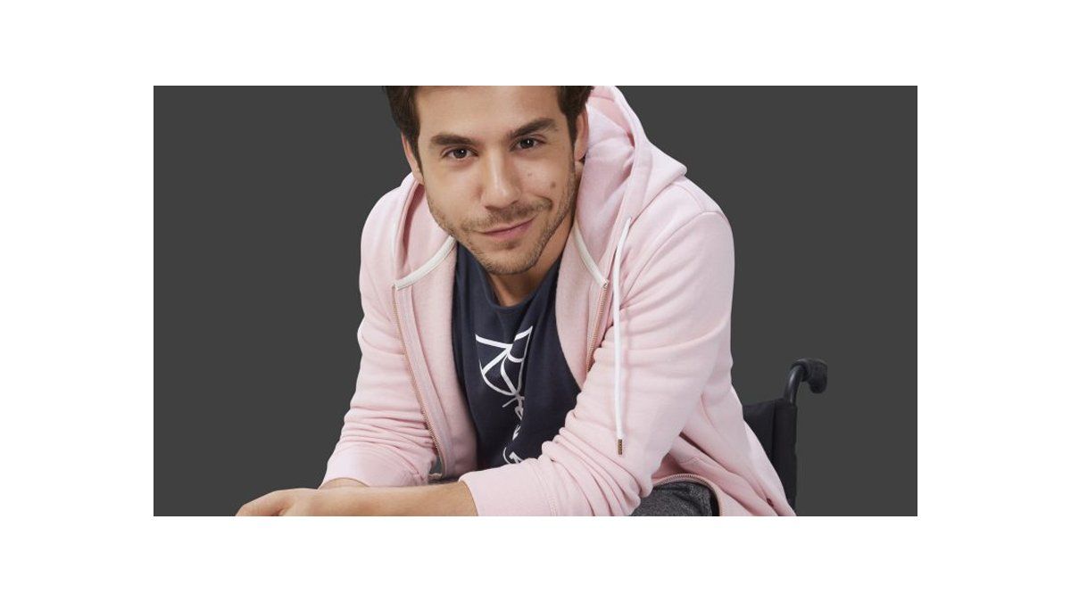 Fernando Dente protagoniza Bia, la nueva serie de Disney que estrena este lunes Fernando Dente protagoniza Bia, la nueva serie de Disney que estrena este lunes