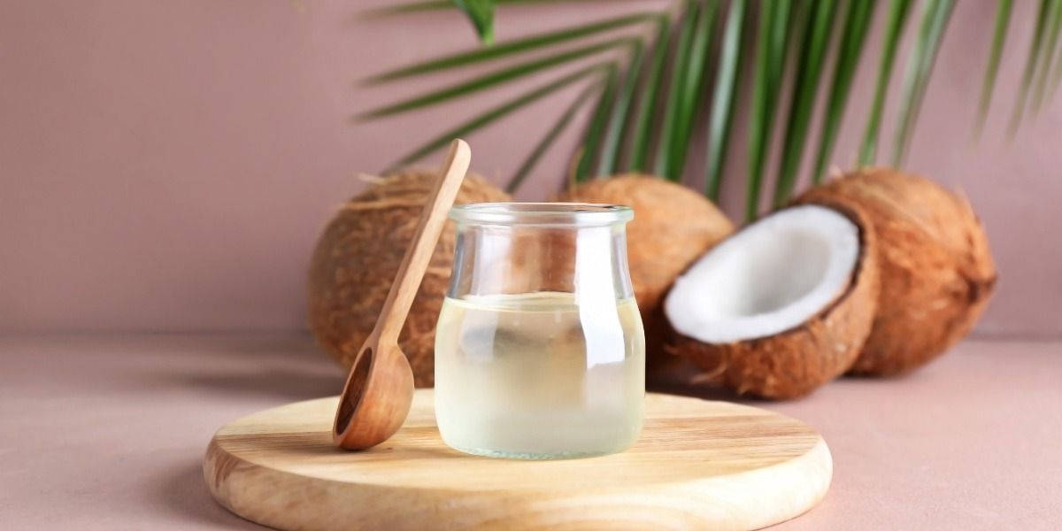 El aceite de coco puede ser utilizado para rejuvencer las manos El aceite de coco puede ser utilizado para rejuvencer las manos