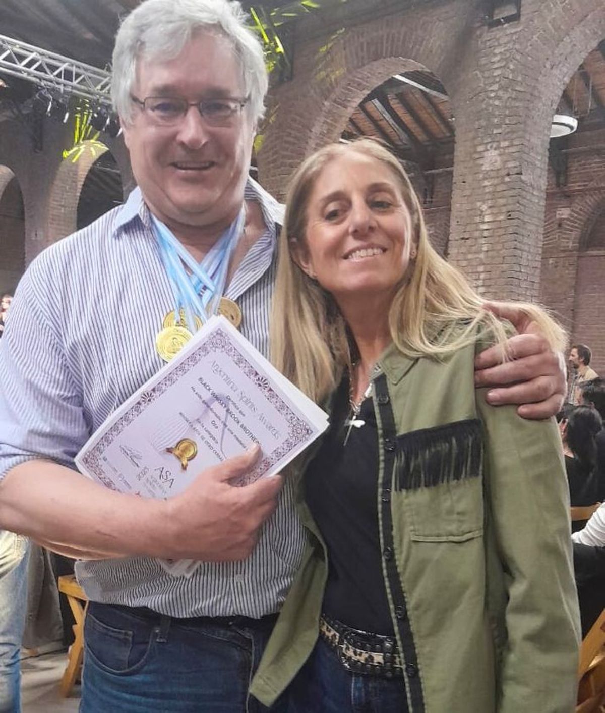 Mendoza le abrió las puertas y un gran amor: su esposa Cecilia.