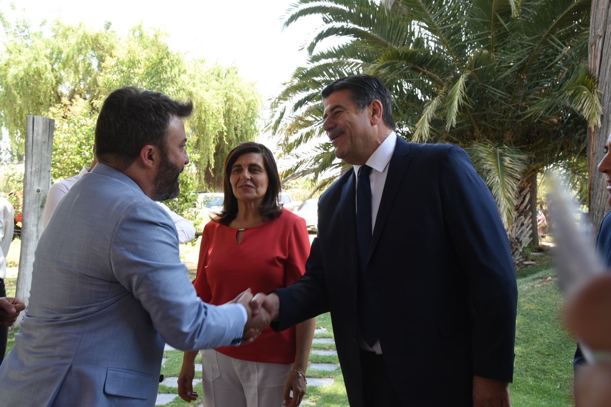 Mario Abed fue recibido por el presidente de Asinmet, Mariano Guizzo. Aqu&iacute; junto a la ministra de Turismo y candidata a senadora nacional, Mariana Juri.