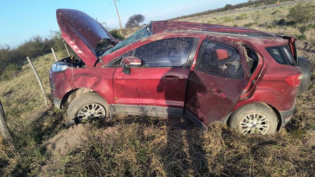 Así quedó la Ford EcoSport tras los vuelcos. Foto: Ministerio de Seguridad. 