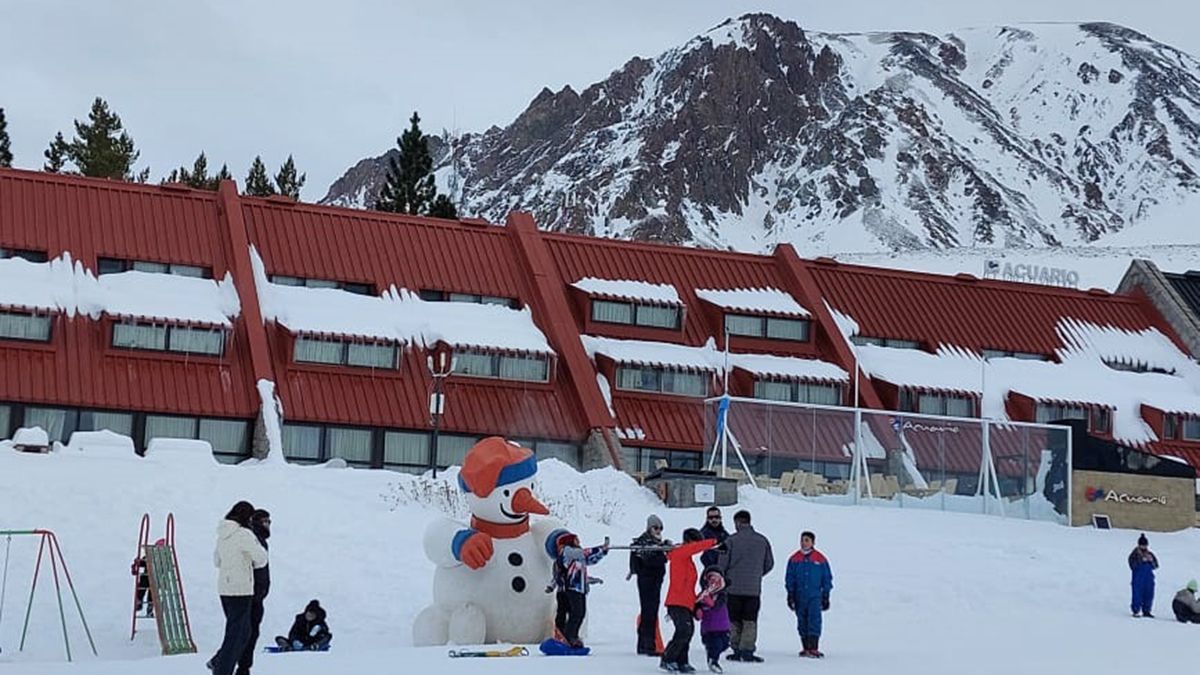 Este fin de semana largo, se puede sumar una escapada hasta Las Leñas para jugar en la nieve en la base. Las pistas de esquí no se abrirán hasta la inauguración del 17 de junio.