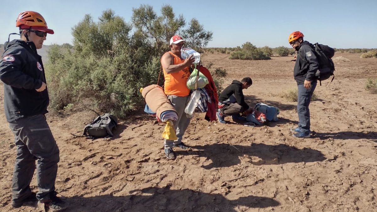 Los dos hombres, padre e hijo, se encontraban en estado de deshidratación severa al ser asistidos en cercanías del Puesto Mayorga, en el desierto de Lavalle