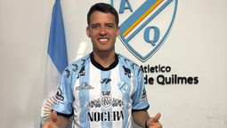 El futbolista surgido en Independiente firmó en su nuevo club.