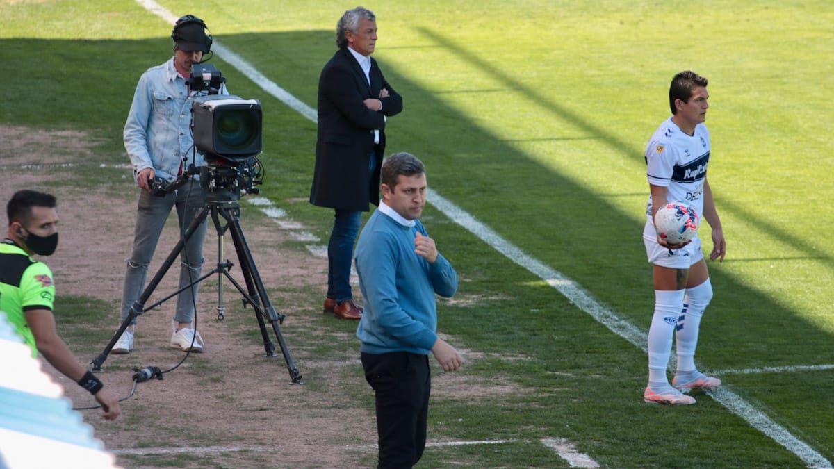 Diego Flores y Pipo Gorosito debutaron como técnicos de Godoy Cruz y Gimnasia La Plata.