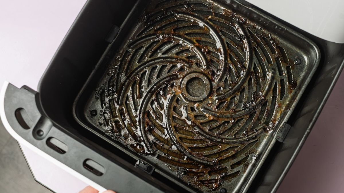 Truco de limpieza: cómo quitar la grasa adherida a la freidora de aire en pocos pasos