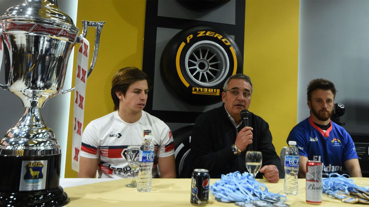 Ramiro Pontis, presidente de la URC, con Filizzola y Krestchmar, finalistas del Top 8 con Marista y Teqüé