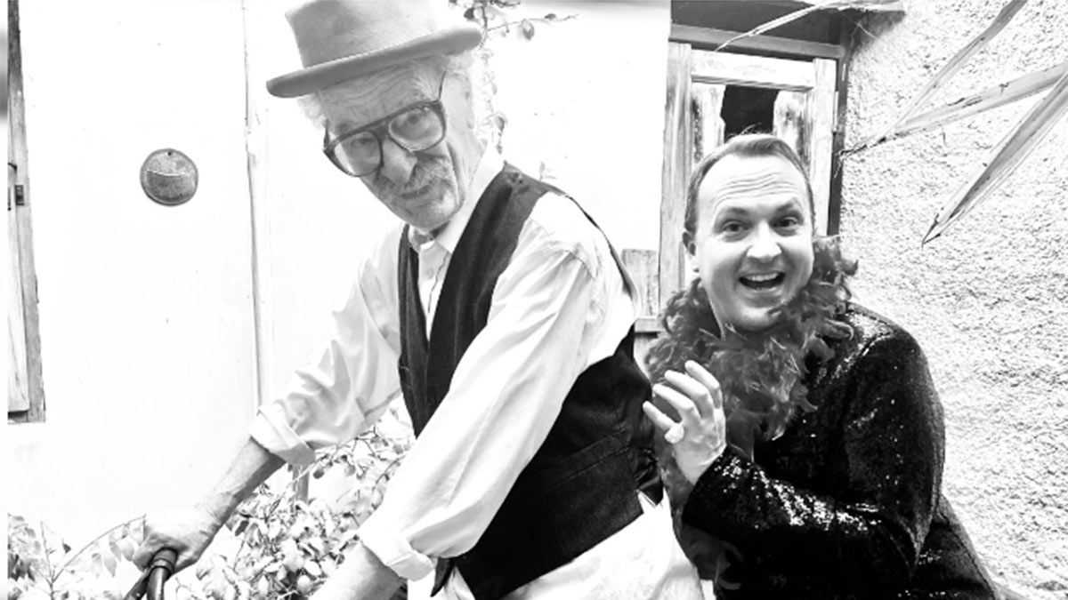 El Flaco Suárez la rescata como una mujer fundamental del teatro, y Adrián Sorrentino descubrió el musical y el tap en su adolescencia gracias a ella. El Flaco Suárez la rescata como una mujer fundamental del teatro, y Adrián Sorrentino descubrió el musical y el tap en su adolescencia gracias a ella.