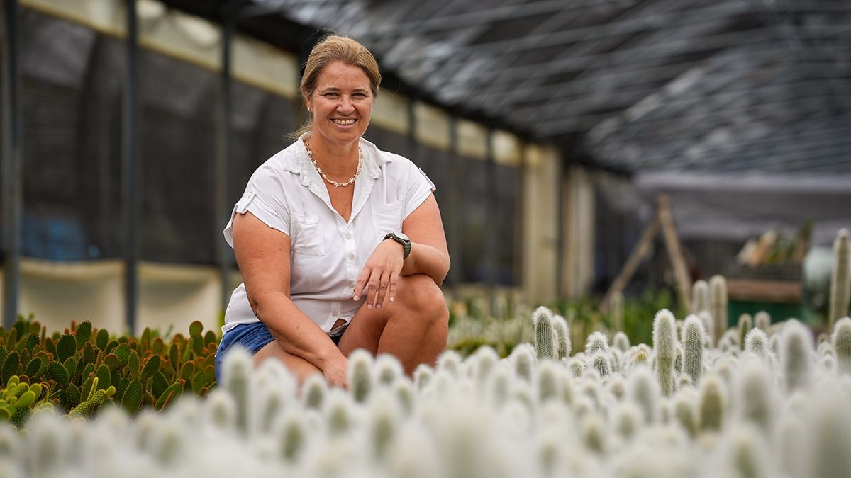 Ana Paula se enamoró de los cactus cuando tenía 16 años. Estudió Floricultura y en 2012 abrió su vivero en Rodeo del Medio.