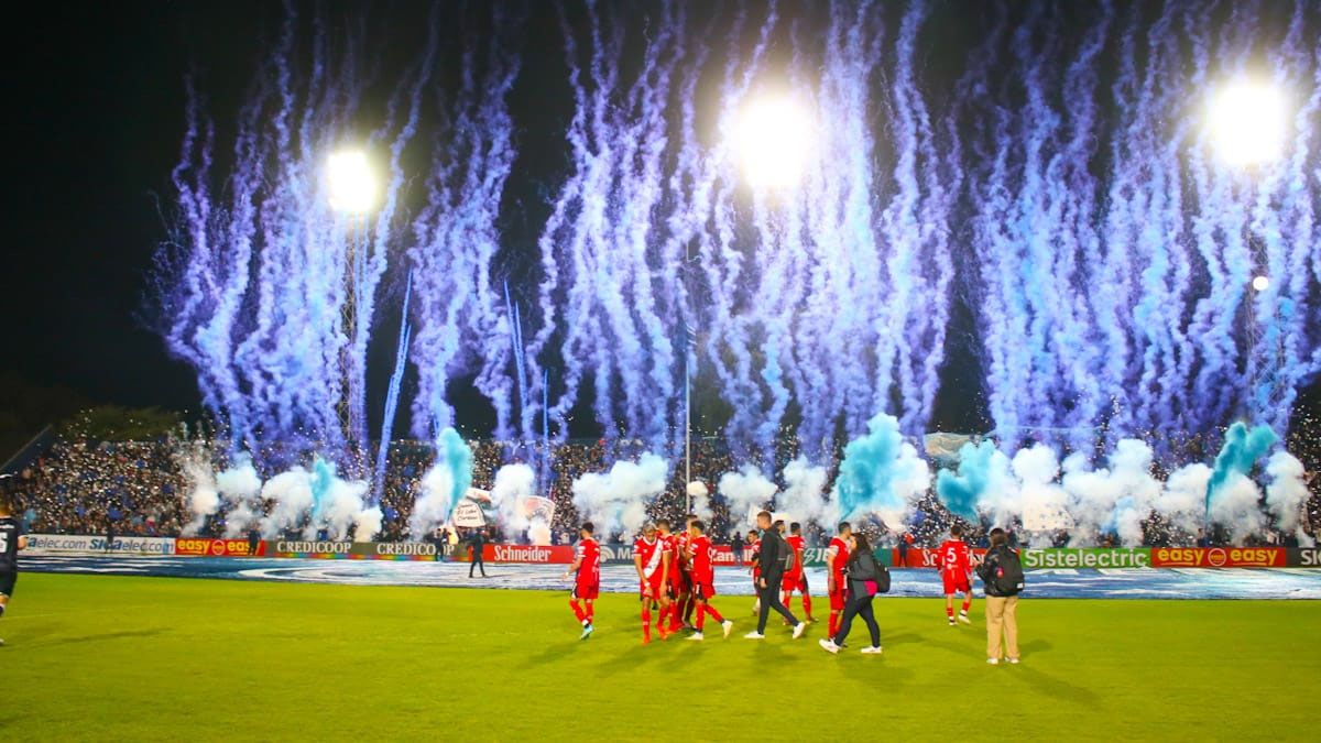 Los hinchas de Independiente Rivadavia armaron una tremenda fiesta en el Gargantini