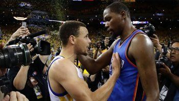 Fichaje bomba en la NBA: Kevint Durant jugará con Stephen Curry