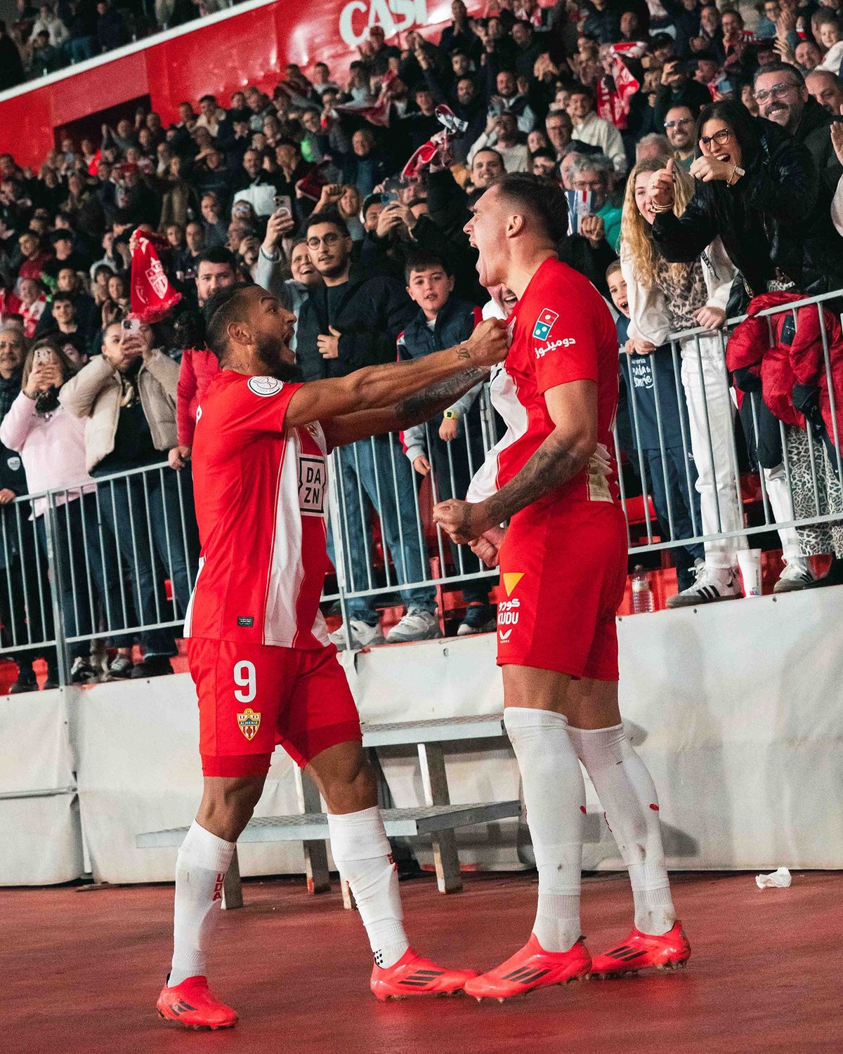 En la Copa del Rey, Almería humilló al Sevilla de Gonzalo Montiel. En la Copa del Rey, Almería humilló al Sevilla de Gonzalo Montiel.