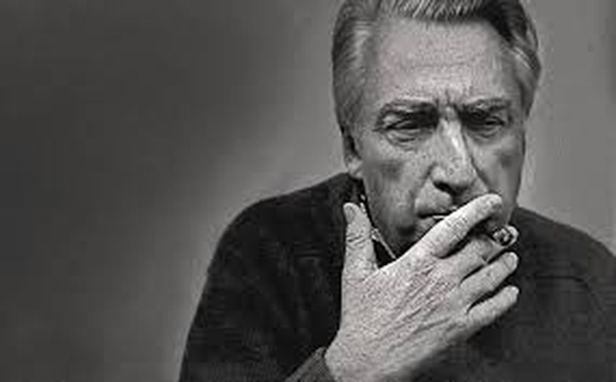 Roland Barthes fue un crítico, teórico literario, semiólogo y filósofo estructuralista francés. Roland Barthes fue un crítico, teórico literario, semiólogo y filósofo estructuralista francés.