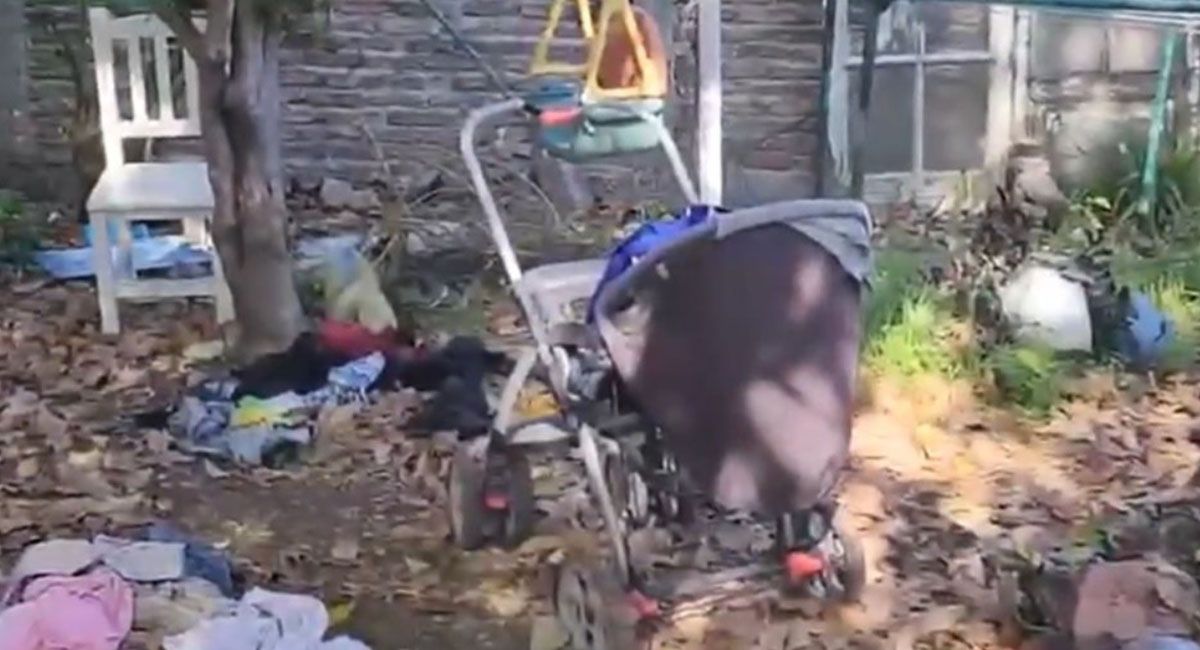 El patio de la casa de Florencio Varela donde fueron asesinadas las chicas, cuyo video habría sido visto por al menos cuatro personas. El patio de la casa de Florencio Varela donde fueron asesinadas las chicas, cuyo video habría sido visto por al menos cuatro personas.