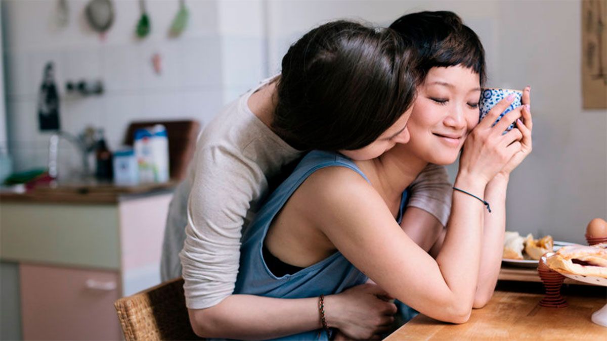 Una persona demisexual solo siente atracción sexual una vez que estableció un fuerte vínculo emocional con otra persona.