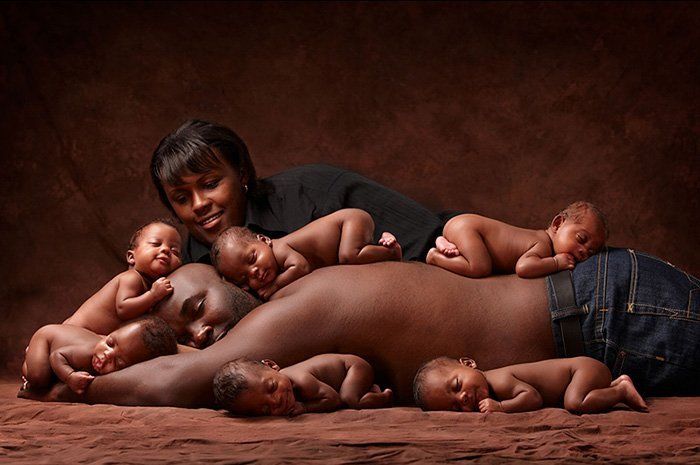 Los sextillizos McGhee recrean su foto viral 6 años después