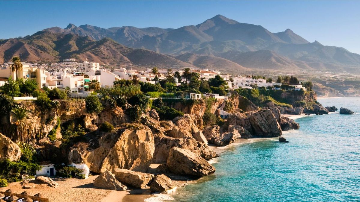 Nerja, el pueblo que debes conocer en España