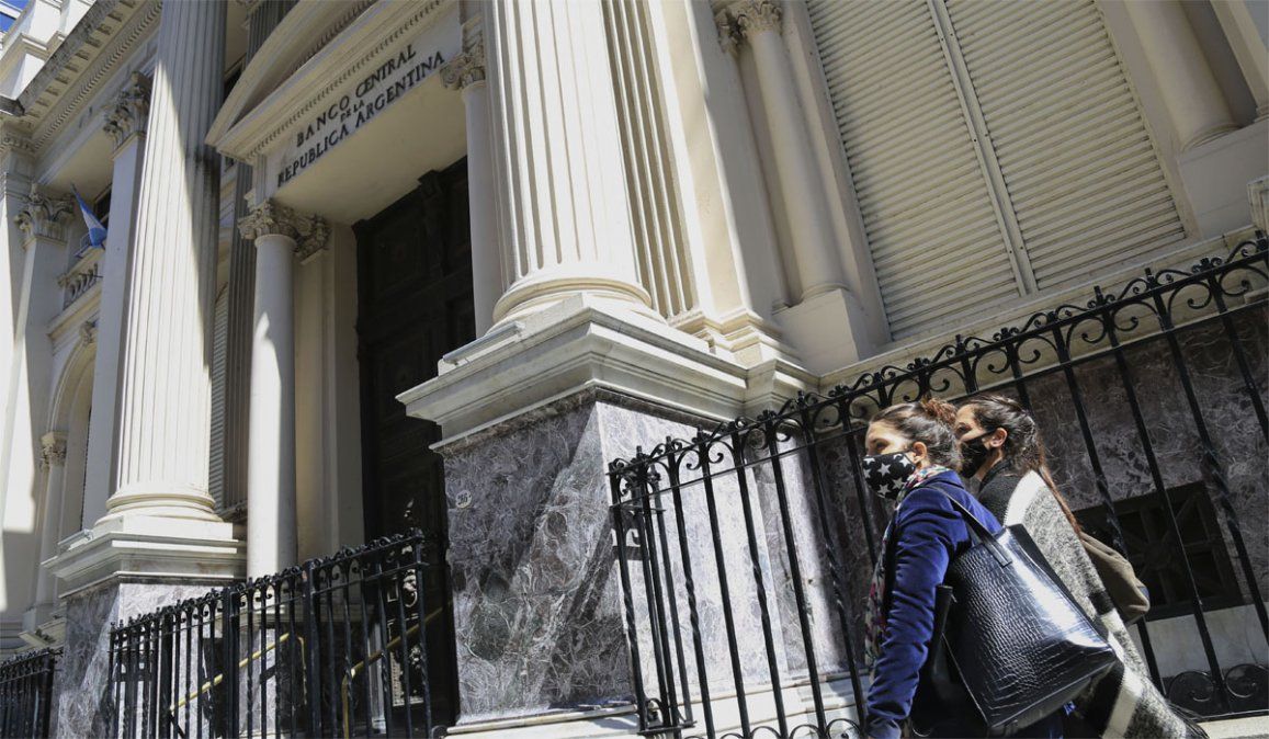 El INDEC informa la cantida de dinero que está fuea el sistema financiero.