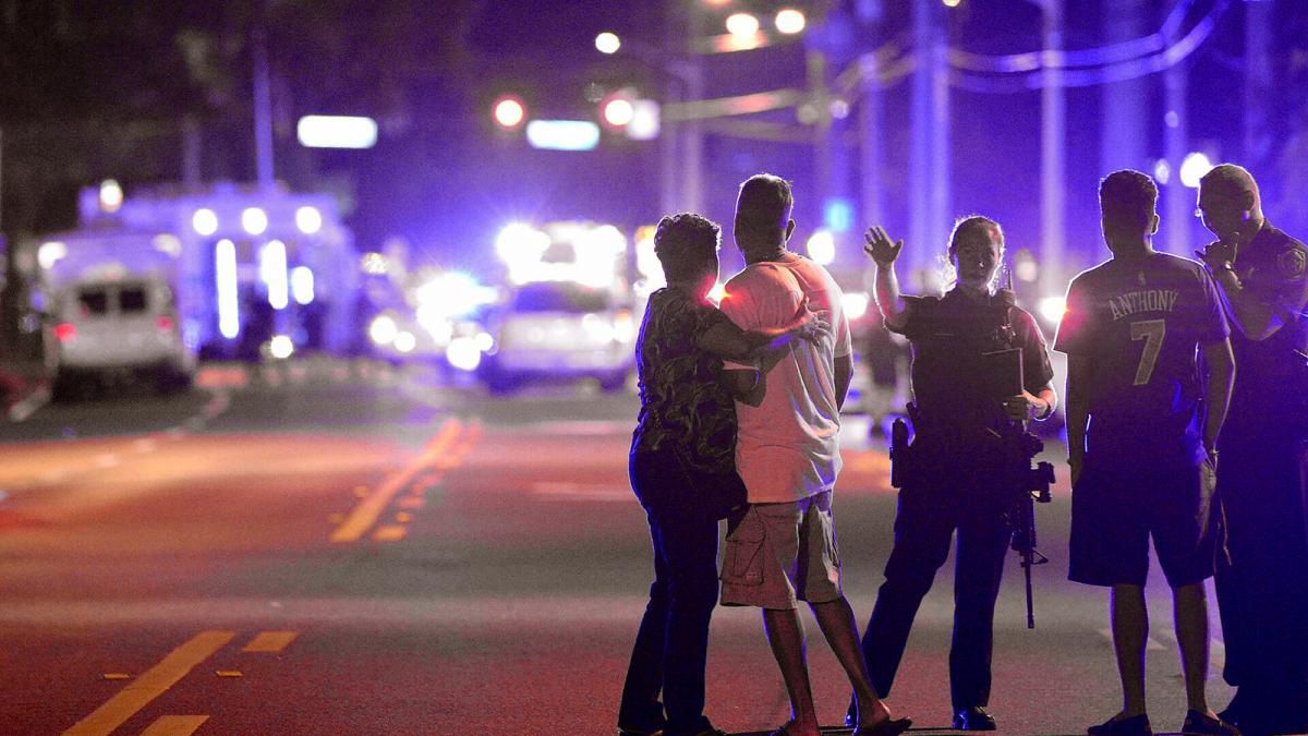 Cinco muertos y 18 heridos en un tiroteo en un bar LGBT de Estados Unidos