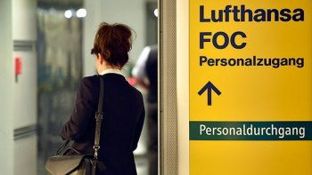 Una huelga de azafatos de Lufthansa podría afectar a 113.000 pasajeros