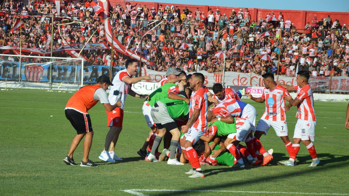 San Martín le ganó 3 a 1 a Unión de Villa Krause y está a 90 minutos de jugar una final por el ascenso.