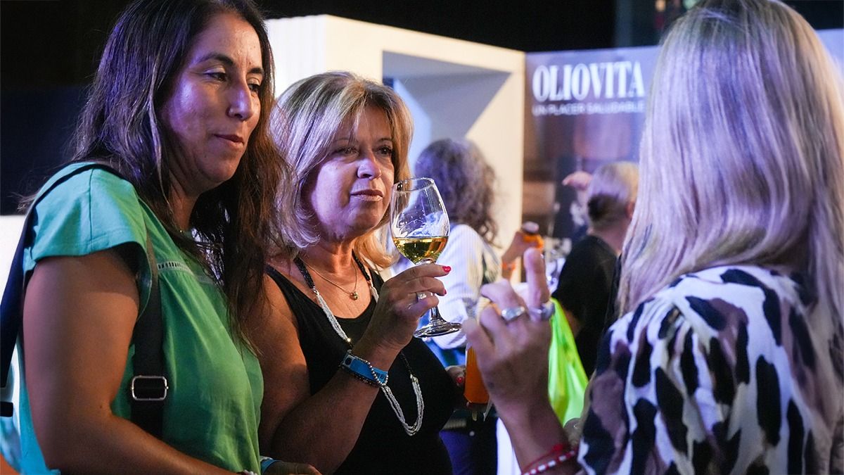 La gente probó las propuestas de la expo. Foto: Martín Pravata/Diario Uno. La gente probó las propuestas de la expo. Foto: Martín Pravata/Diario Uno.