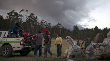 Vidas arraigadas a los pies de volcán en Ecuador
