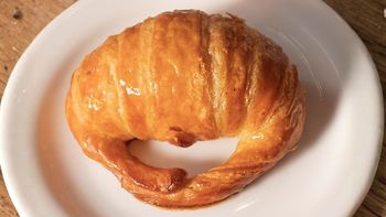 Medialunas de manteca caseras: la receta de las facturas calentitas, doradas y brillantes con 8 ingredientes Medialunas de manteca caseras: la receta de las facturas calentitas, doradas y brillantes con 8 ingredientes