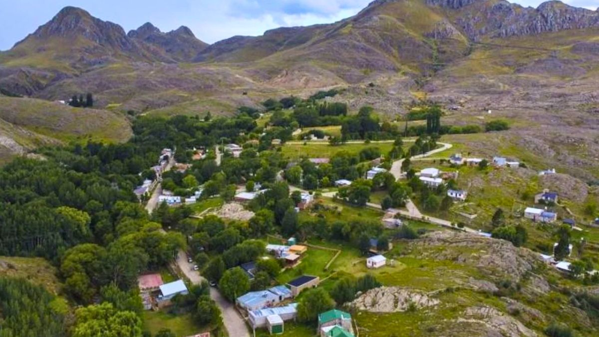 El pueblo de La Carolina está al borde de la montaña. 