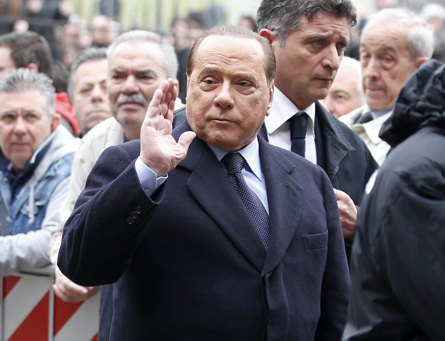 Ex premier italiano Silvio Berlusconi, también hospitalizado por arritmia