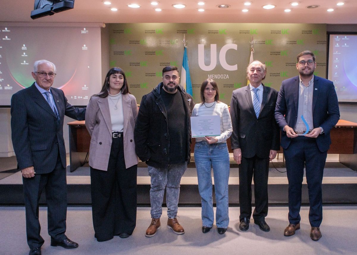 El reconocimiento, otorgado por la Universidad de Congreso, que destacó la implementación del Programa ACUS. El reconocimiento, otorgado por la Universidad de Congreso, que destacó la implementación del Programa ACUS.