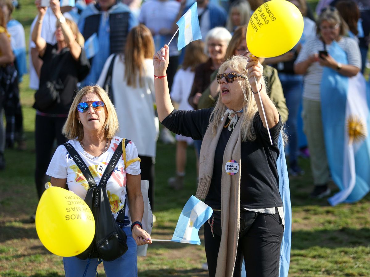 No podían faltar globos amarillos en el acto de Juntos por el Cambio. No podían faltar globos amarillos en el acto de Juntos por el Cambio.