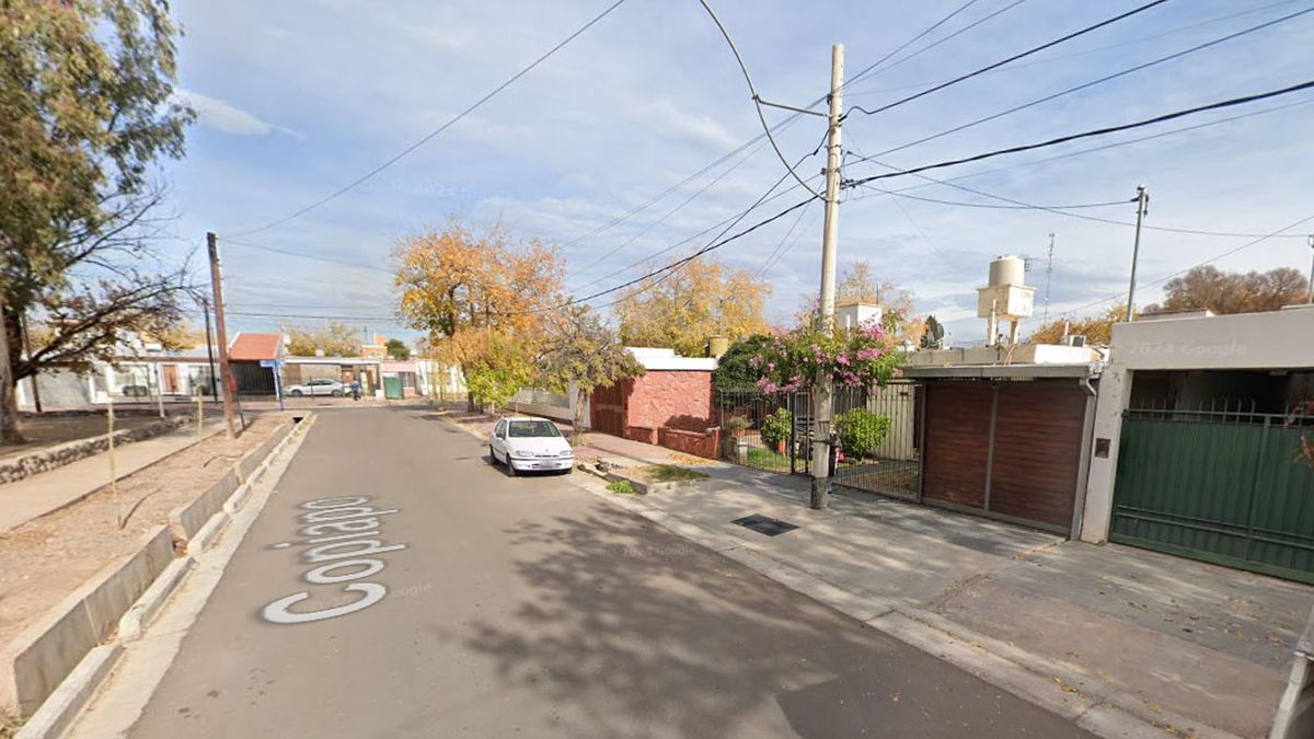 El hecho ocurrió en calle Copiapó al 2.300, del barrio Santa Ana, en Guaymallén, donde el presunto delincuente habría atacado a una mujer y su hija. El hecho ocurrió en calle Copiapó al 2.300, del barrio Santa Ana, en Guaymallén, donde el presunto delincuente habría atacado a una mujer y su hija.