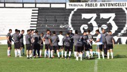 El Lobo irá con un cambio para enfrentar a Almagro