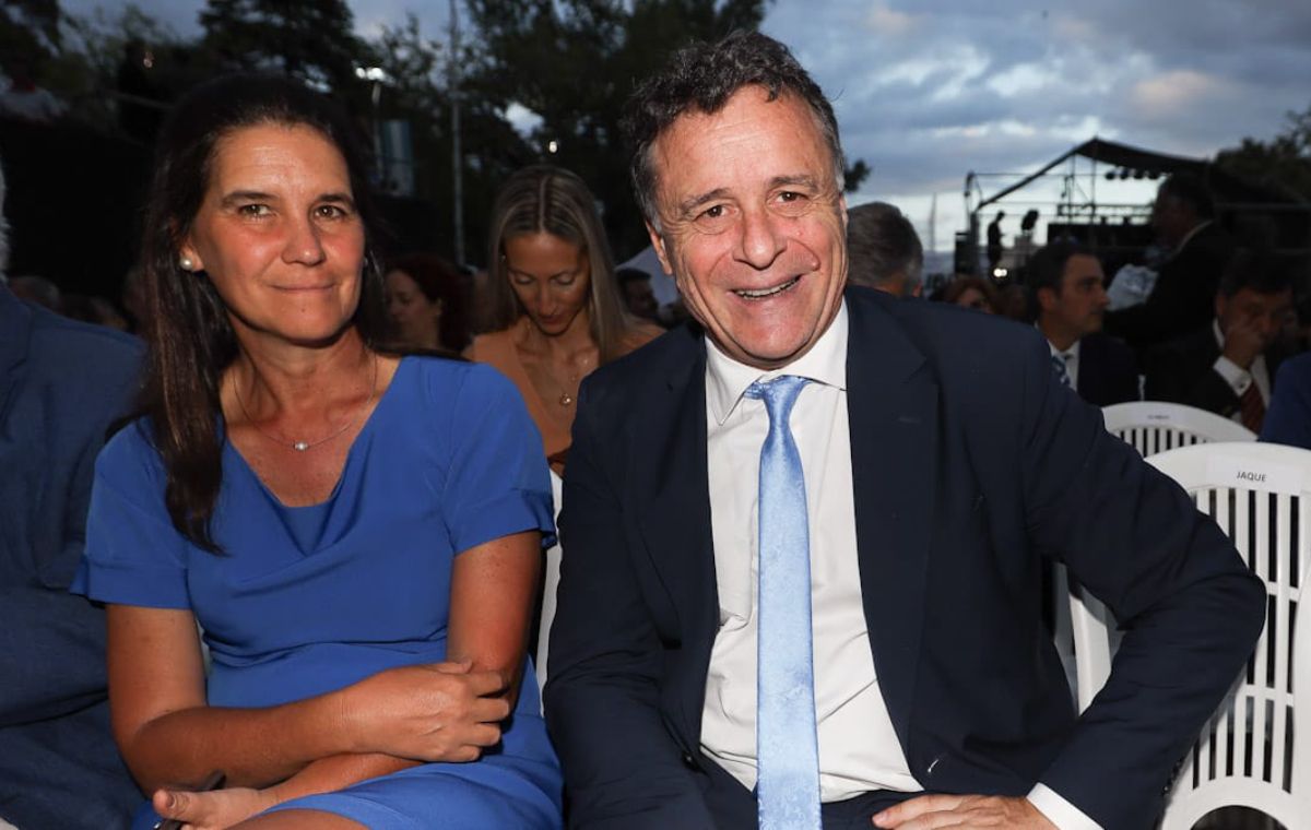 Teresa Day y Omar Palermo durante la asunción de Alfredo Cornejo como gobernador de Mendoza por segunda vez.