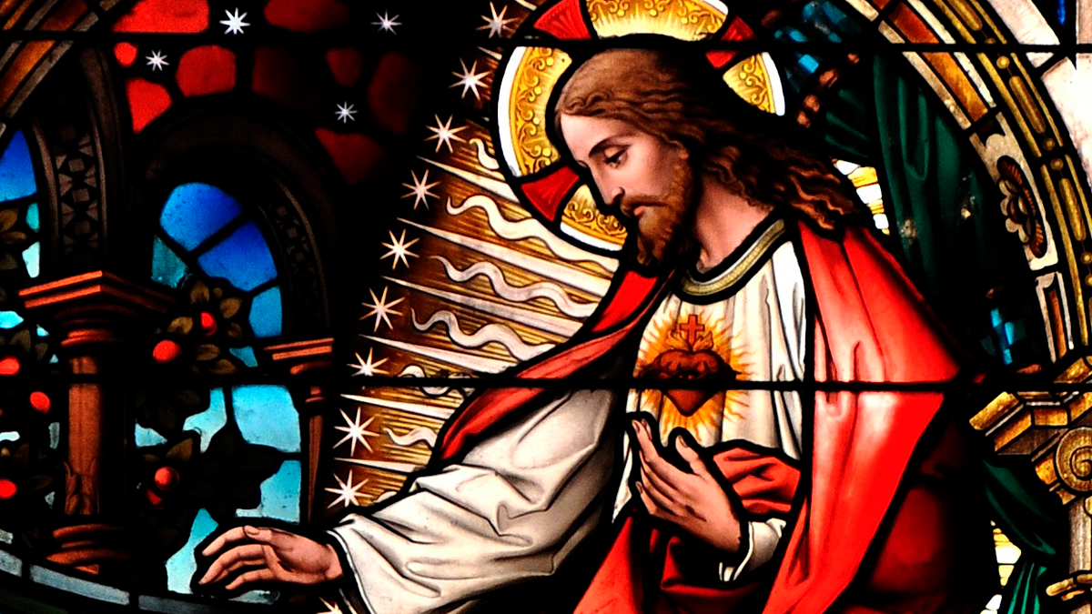 Es posible llegar al Sagrado Corazón de Jesús a través de muchas oraciones que propone la religión católica.